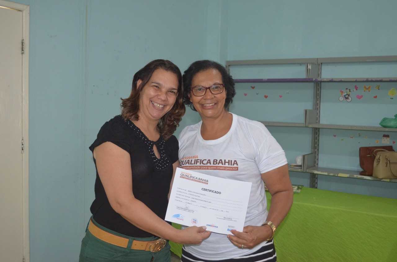Prefeitura de Camacã entrega Certificado a Concluintes do Curso de Corte de Costura